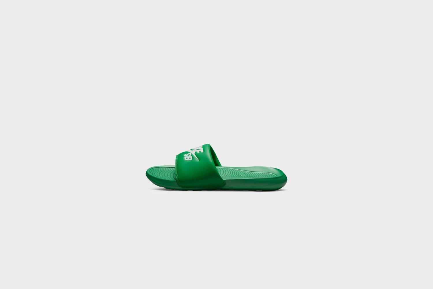 Nike Victori One Slide SB (Lucky Green/White) 3 Nike Victori One Slide SB (Lucky Green/White)