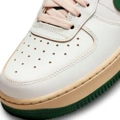 WMNS Nike Air Force 1 ‘07 LV8 (Sail/Gorge Green-Sesame) -Sportswear Discounts WMNSNikeAirForce1 07LV8 Sail GorgeGreen Sesame DZ4764 1339