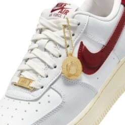 WMNS Nike Air Force 1 ‘07 SE (Photon Dust/Team Red) 25 WMNS Nike Air Force 1 ‘07 SE (Photon Dust/Team Red) -Sportswear Discounts WMNSNikeAirForce1 07SE PhotonDust TeamRed DV7584 00111