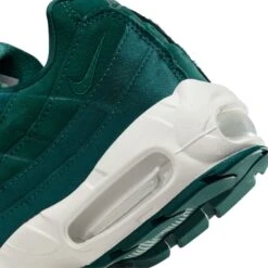 WMNS Nike Air Max 95 (DK Atomic Teal/DK Atomic Teal) -Sportswear Discounts WMNSNikeAirMax95 DKAtomicTeal DKAtomicTeal DZ5226 30010